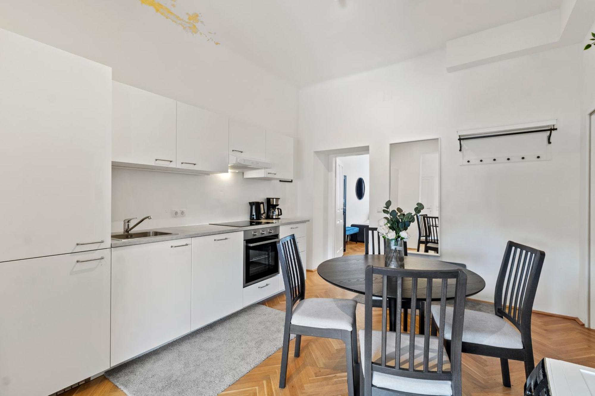 Balcony Apartment, 4 Min To U3 Zipperer Strasse Vienna Exterior photo